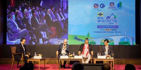 प्रदेशका मुख्यमन्त्रीहरुले आफ्ना प्रदेशमा लगानीको प्रचुर संभावना रहेको बताउनुभएको छ ।